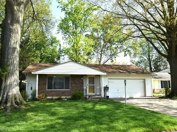 24354 S Oxford Oval, North Olmsted, OH 44070