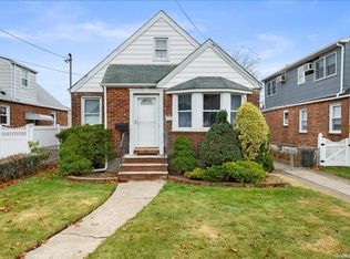 215 Fendale St, Franklin Square, NY 11010