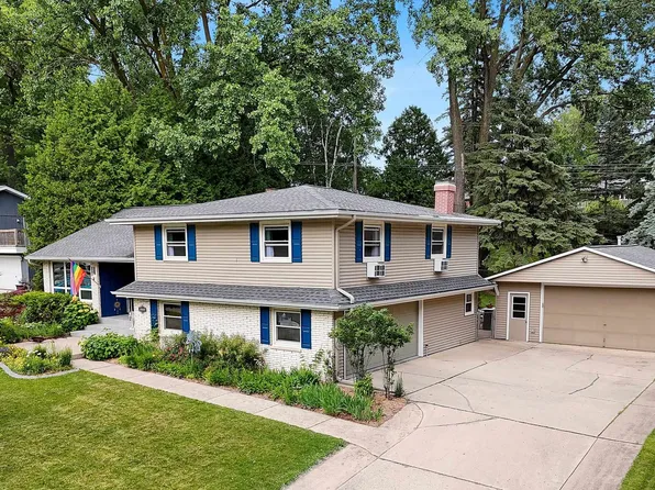 441 Bretcoe Dr, Green Bay, WI 54302