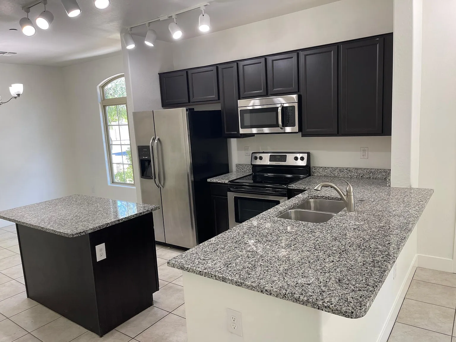 2150 W Alameda Rd — Photo 3