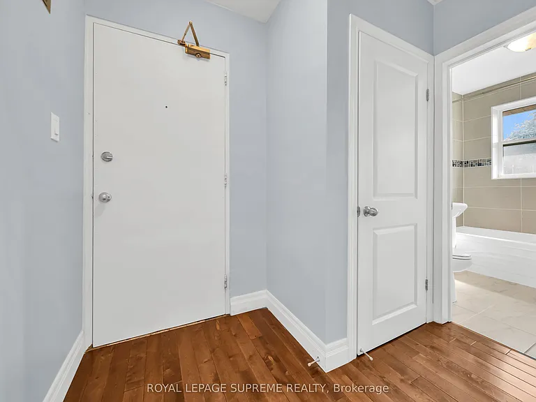 135 Kingsway Cres #4 — Photo 13