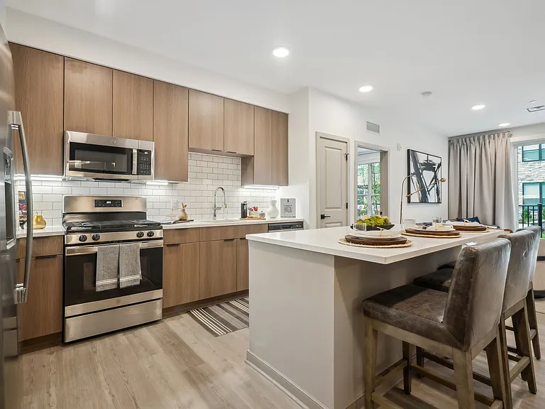 Enclave at Raritan — Photo 9