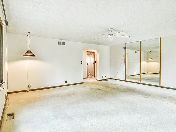 5th image of 5027 N Lakeview Dr