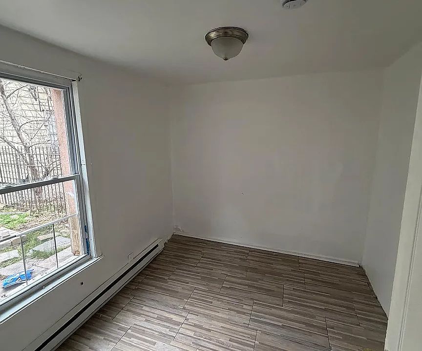 2nd image of 142 Inslee Pl #6D