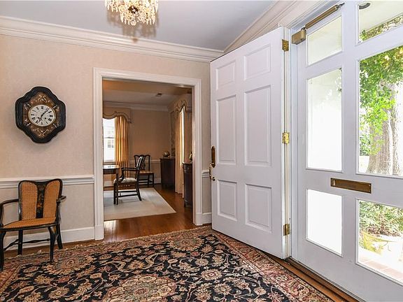 3rd image of 1104 Country Club Dr
