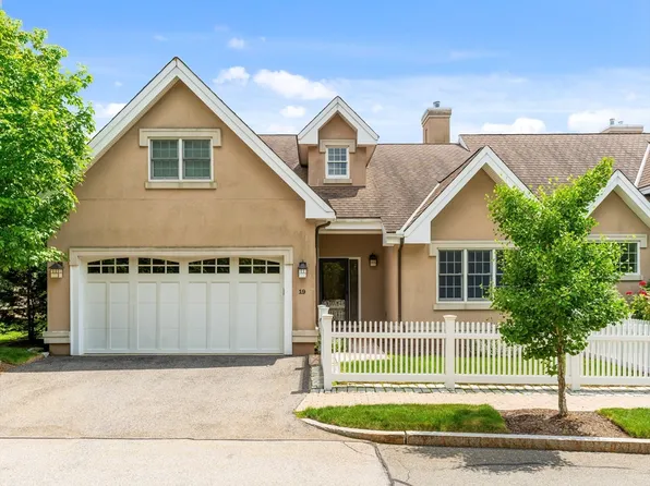 287 Langley Rd Unit 19, Newton, MA 02459