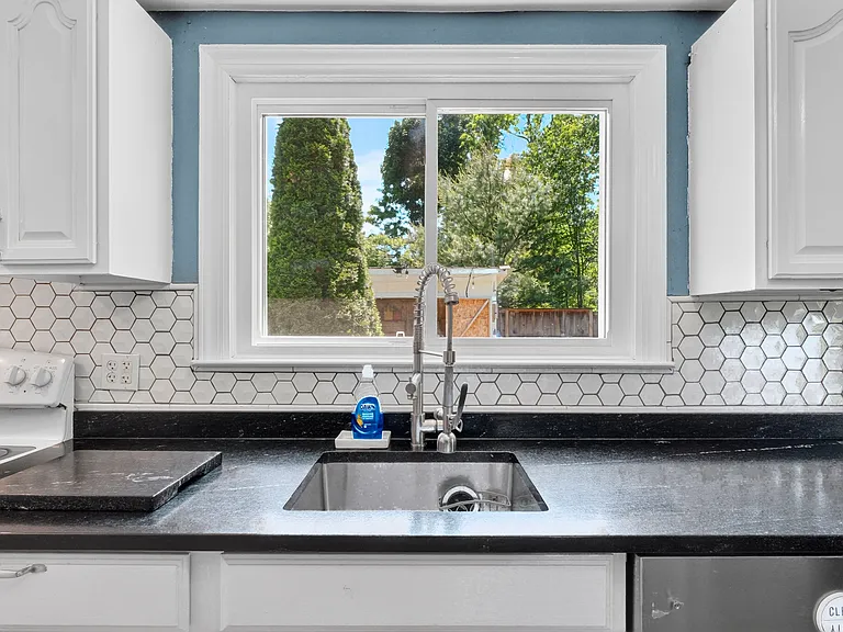 68 Mulford Ave — Photo 15