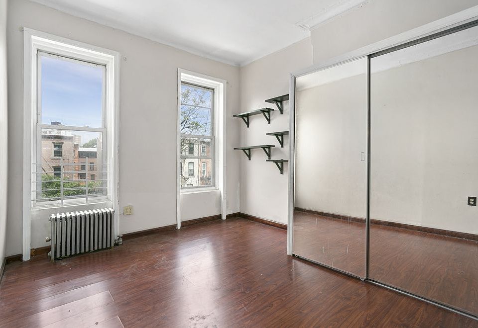 2nd image of 611 Lexington Ave #3