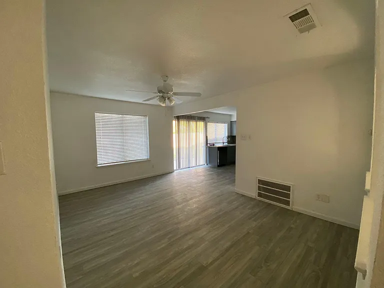 3501 Gatewood Ln — Photo 2