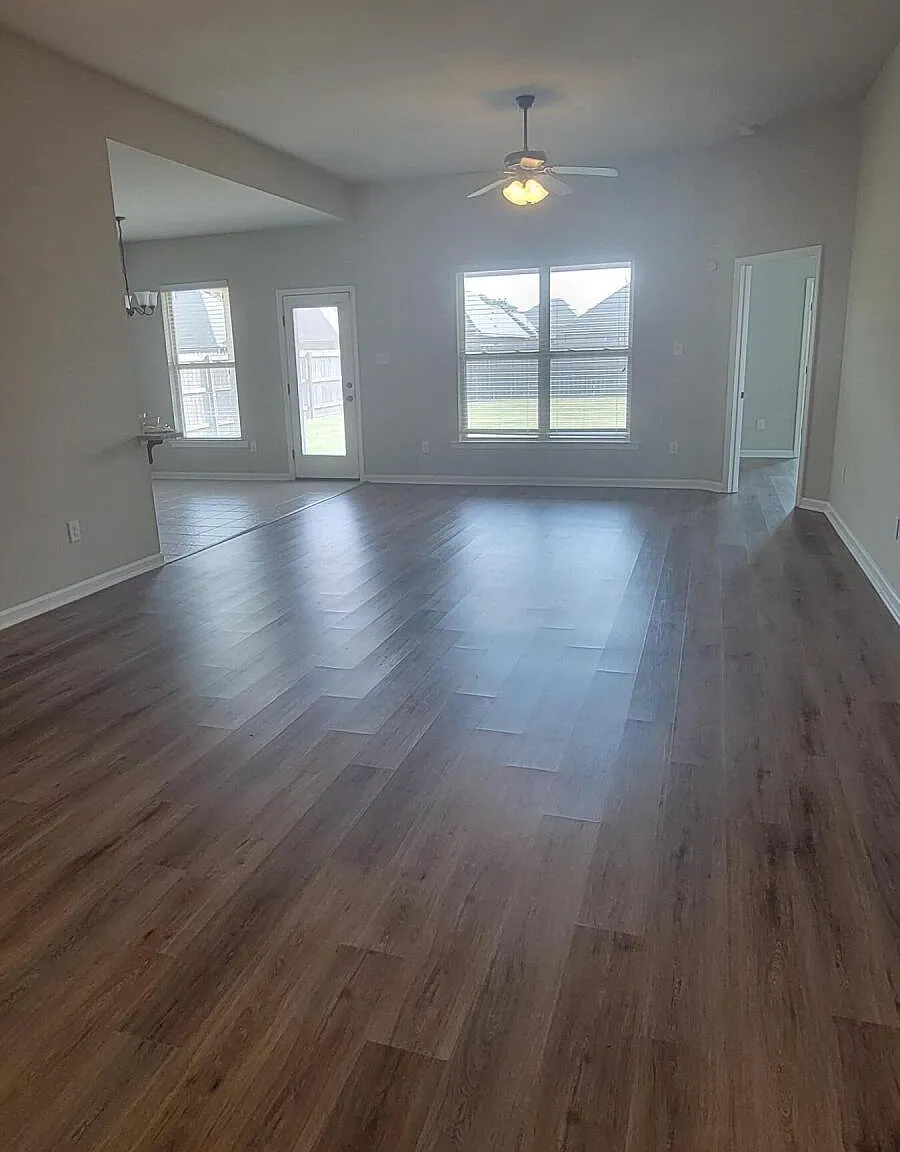 3 bed, 2.0 bath, 1657 sqft, $1,975 — Photo 2