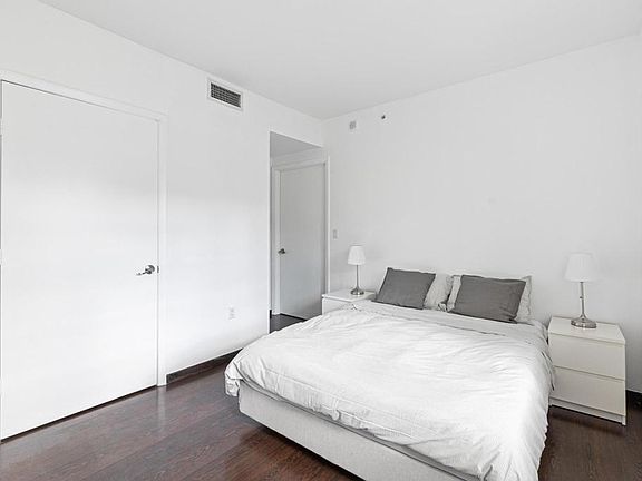 2nd image of 435 21st St #308