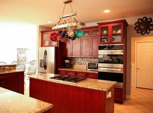 124 Milford Estates Dr, Milford, PA 18337