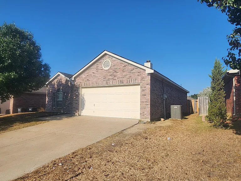 6429 Waterhill Ln — Photo 2