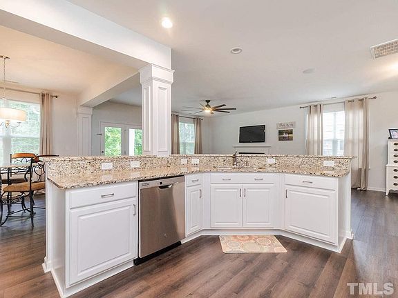 5th image of 30 Hawksbill Dr