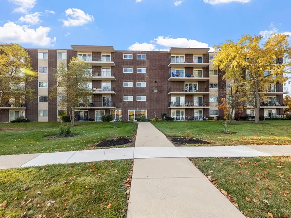 5300 Walnut Ave APT 11C, Downers Grove, IL 60515