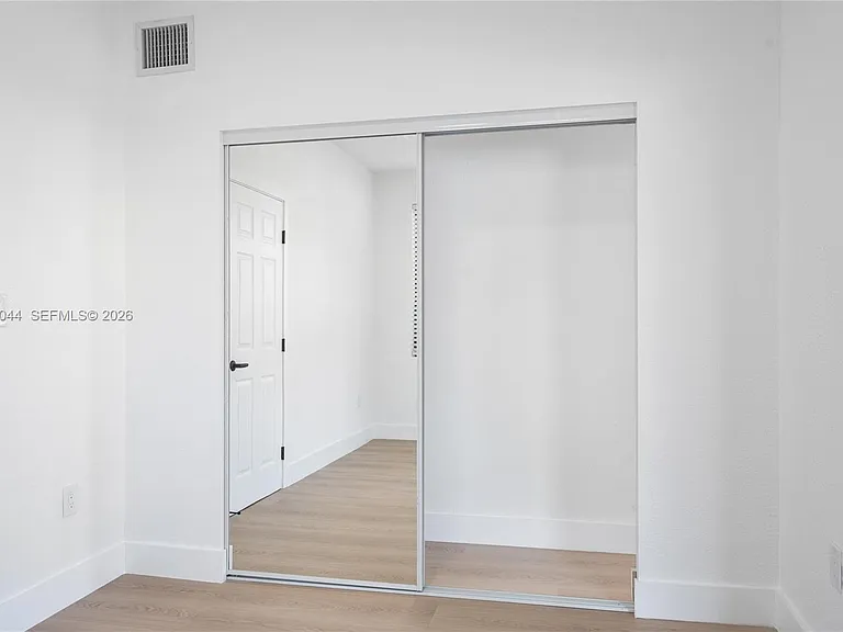 629 SW 10th Ave #6 — Photo 35