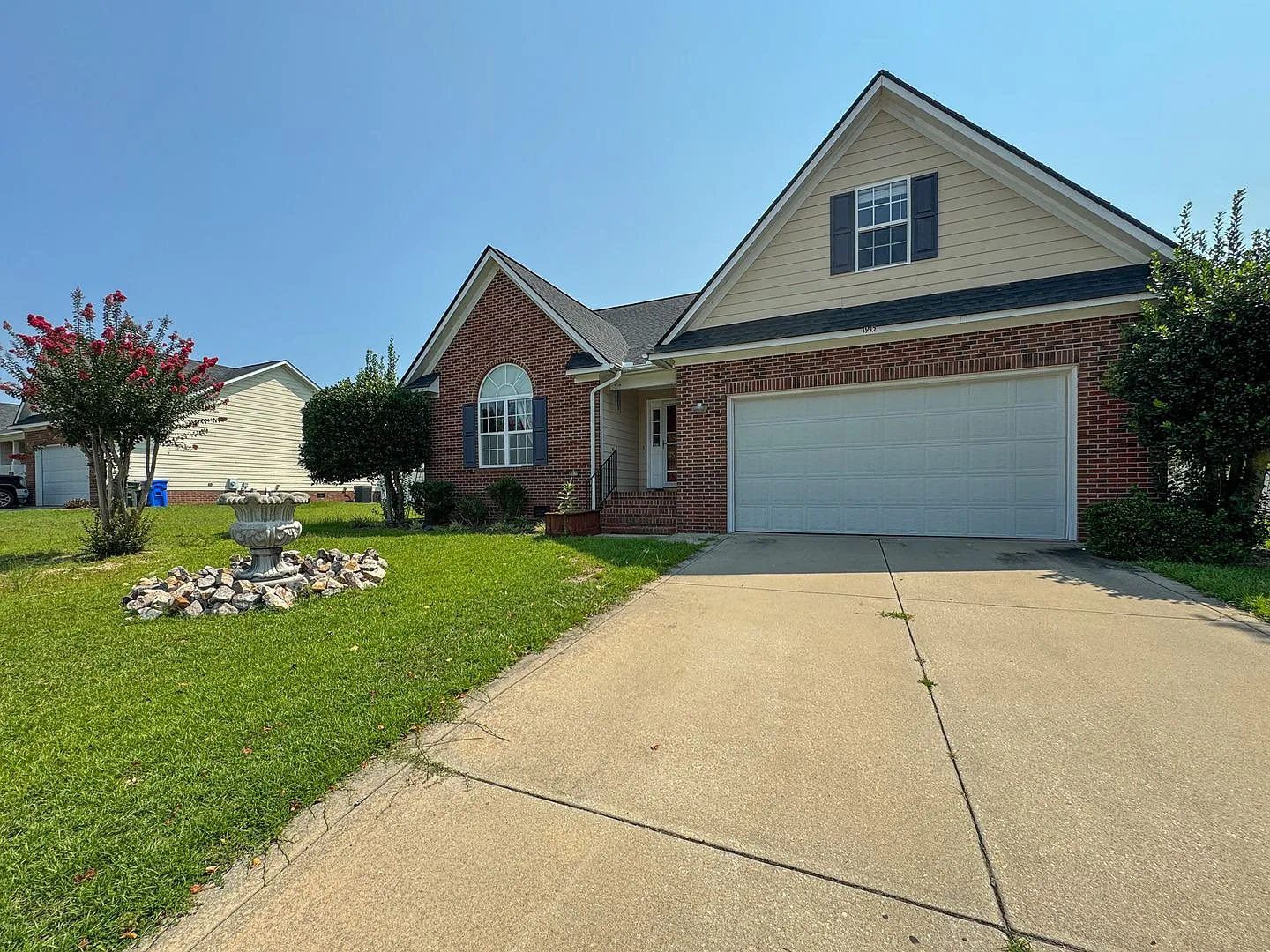 4 Bed 3 Bath Home Plus Bonus Room with Access to Community Pool — Photo 2