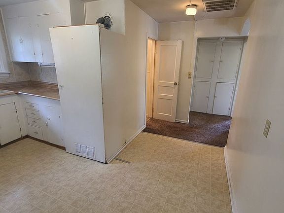 4th image of 332 W 17th St #1