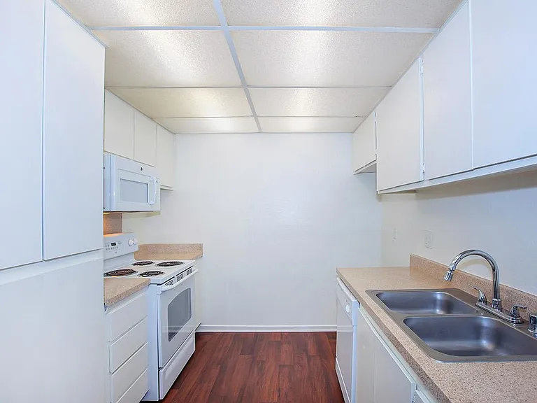 Highland Creek Apartment Homes — Photo 37