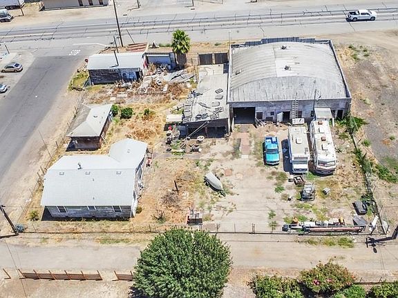 4th image of 108 D St