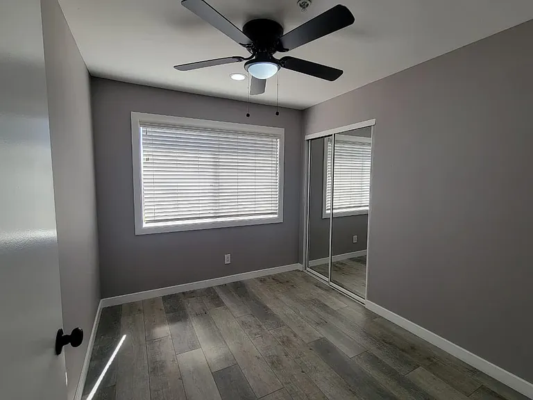 4311-4313 Toland Way — Photo 11