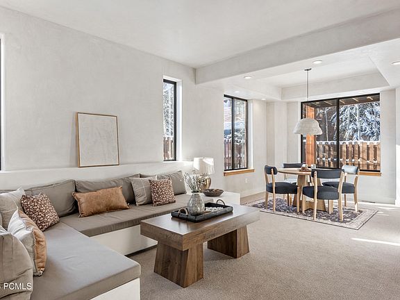 4th image of 1023 Station Loop Rd