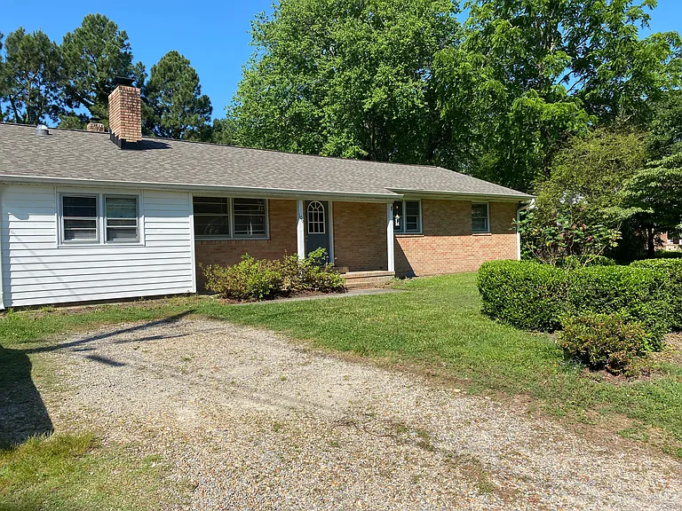 109 Caran Rd — Photo 2