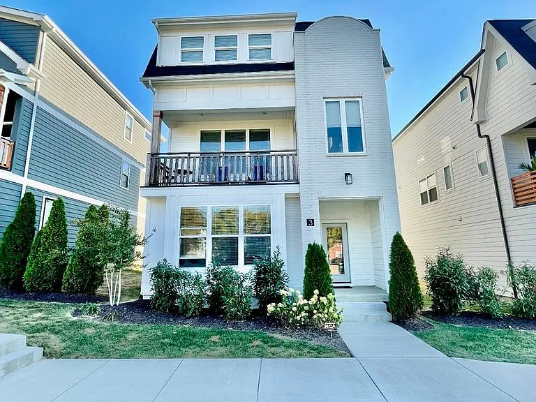 530 Edwin St #3 — Photo 1