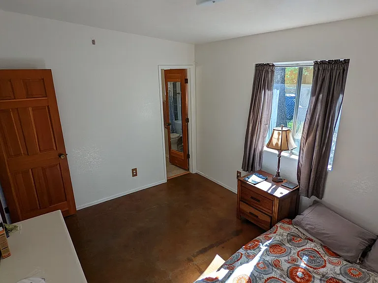 1344 W Delaware St — Photo 24