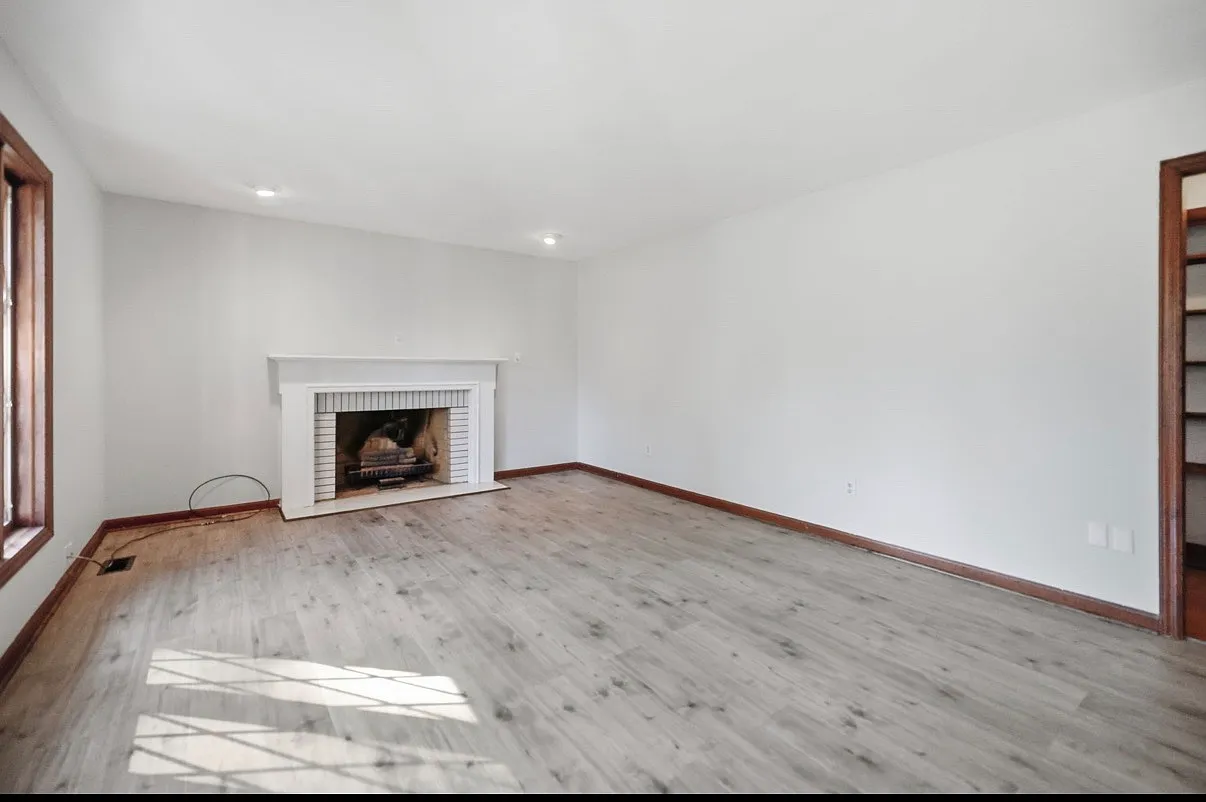 2 bed, 1054 sqft, $1,650 — Photo 1