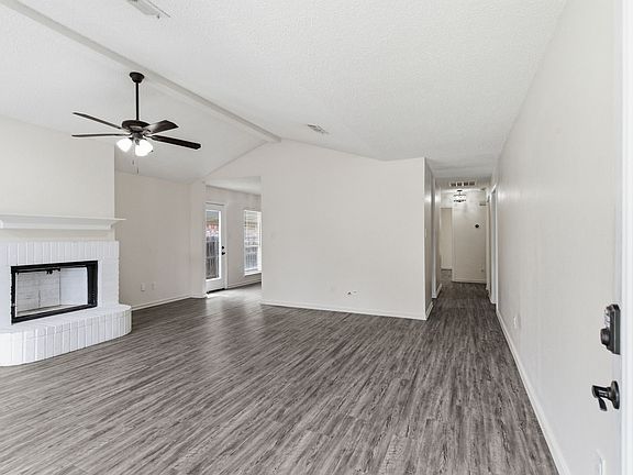 4th image of 4020 Staghorn Cir N