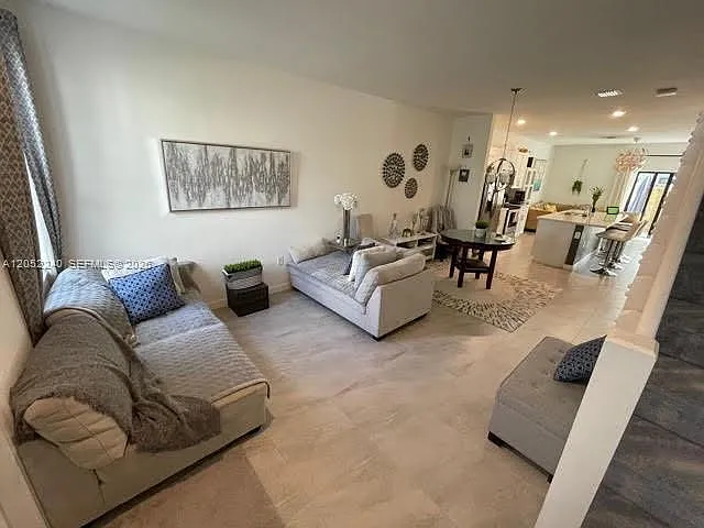 1524 SW 28th St #1524 — Photo 3