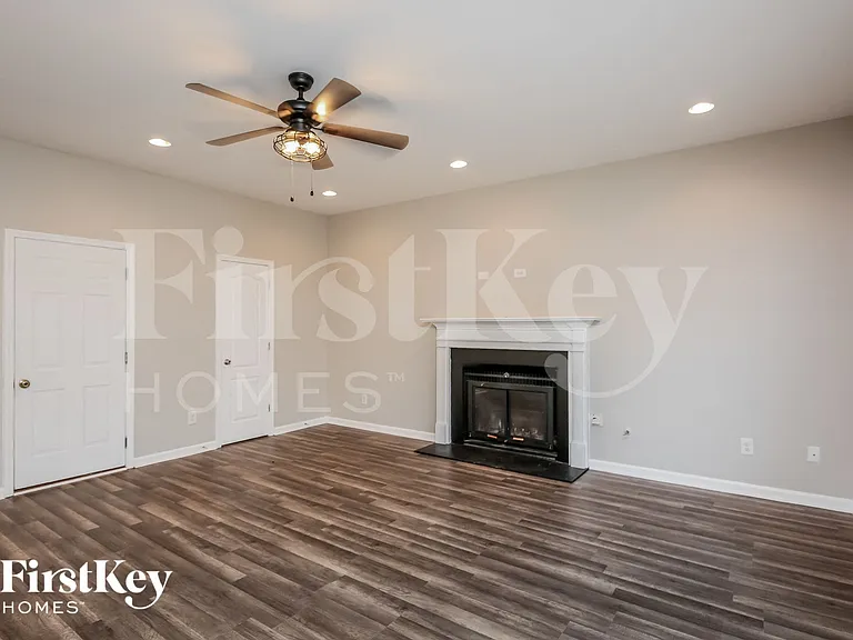 140 Pendergrass Farms Cir — Photo 2
