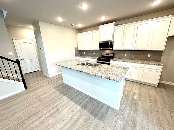 4th image of 3945 Hometown Blvd