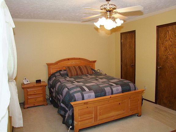 Master w/Dual Walk-in Closets