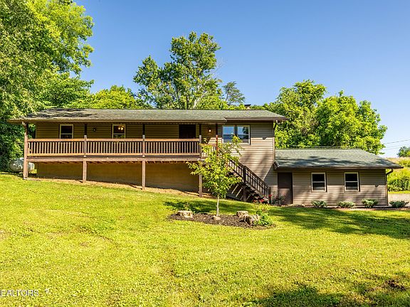 2nd image of 2051 Calderwood Hwy