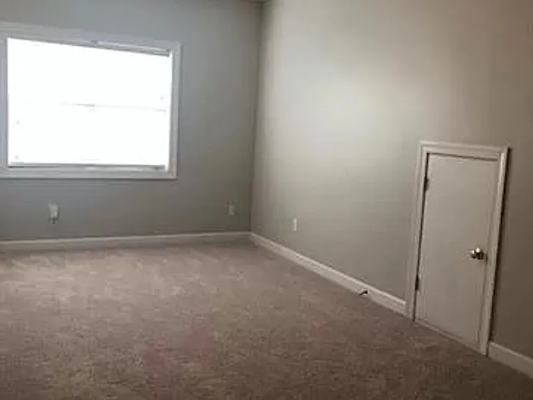 2119 Priory Ct — Photo 4