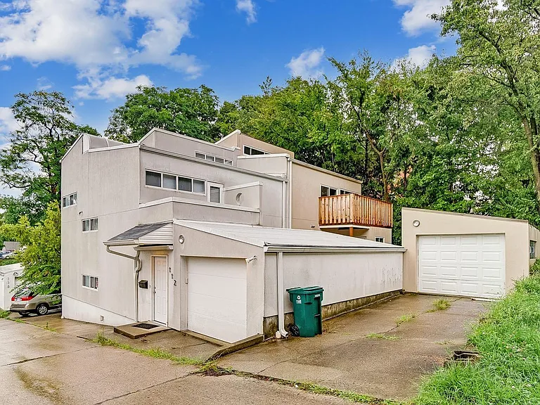 114 E Corry St — Photo 2