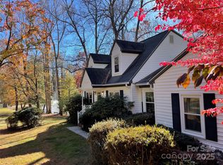 410 Hidden Woods Ln, Hendersonville, NC 28791