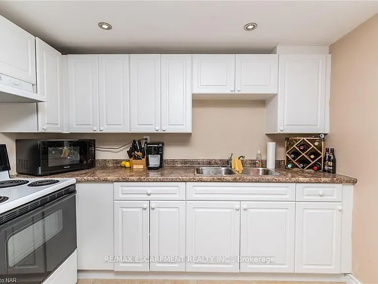 26 Stewart Ave #LOWER — Photo 12