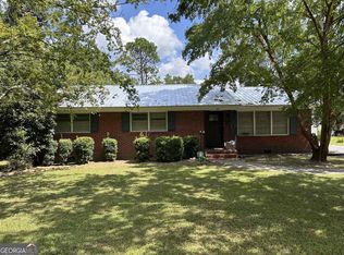 1011 Cherokee Cir, Waycross, GA 31501