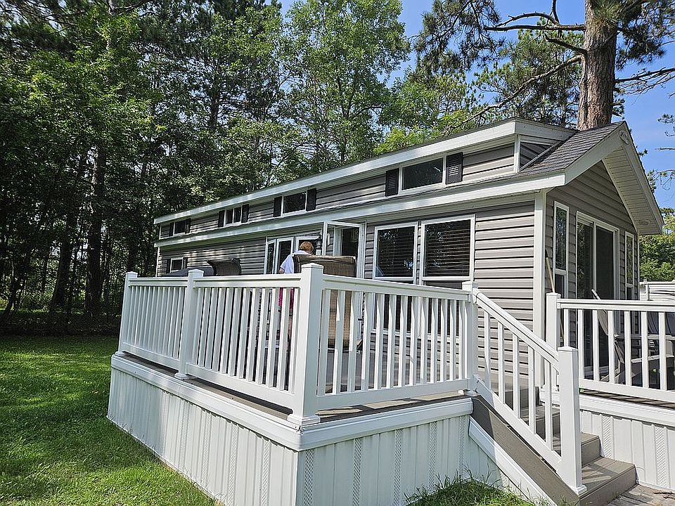 Large deck with entrance.