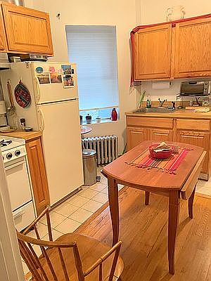 2nd image of 225 W 16th St APT 4C