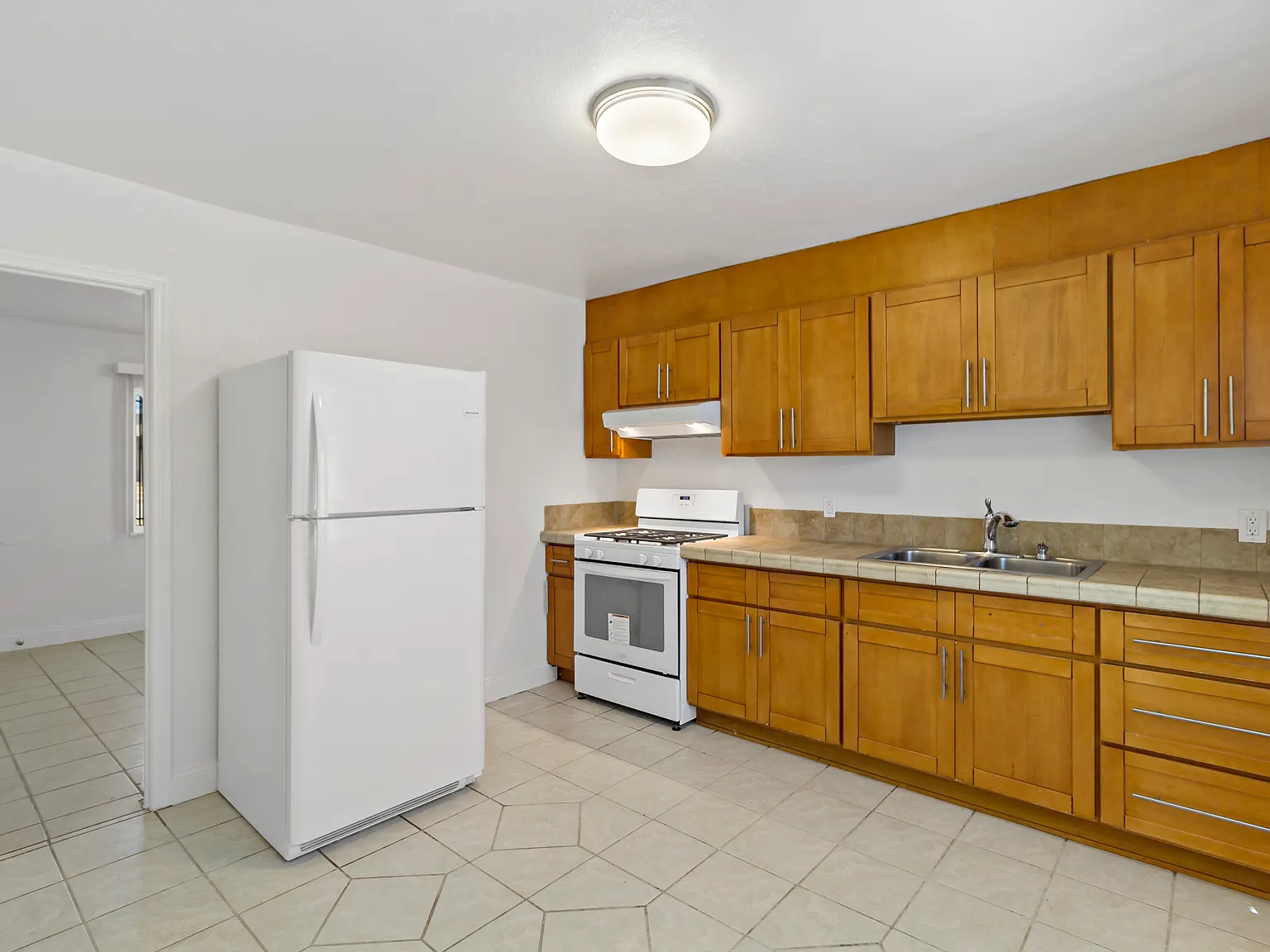 2 bed, $2,100 — Photo 2