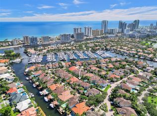 920 Captiva Dr, Hollywood, FL 33019