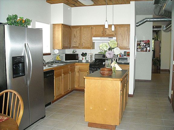 3rd image of 3388 Beechwood Ave #2
