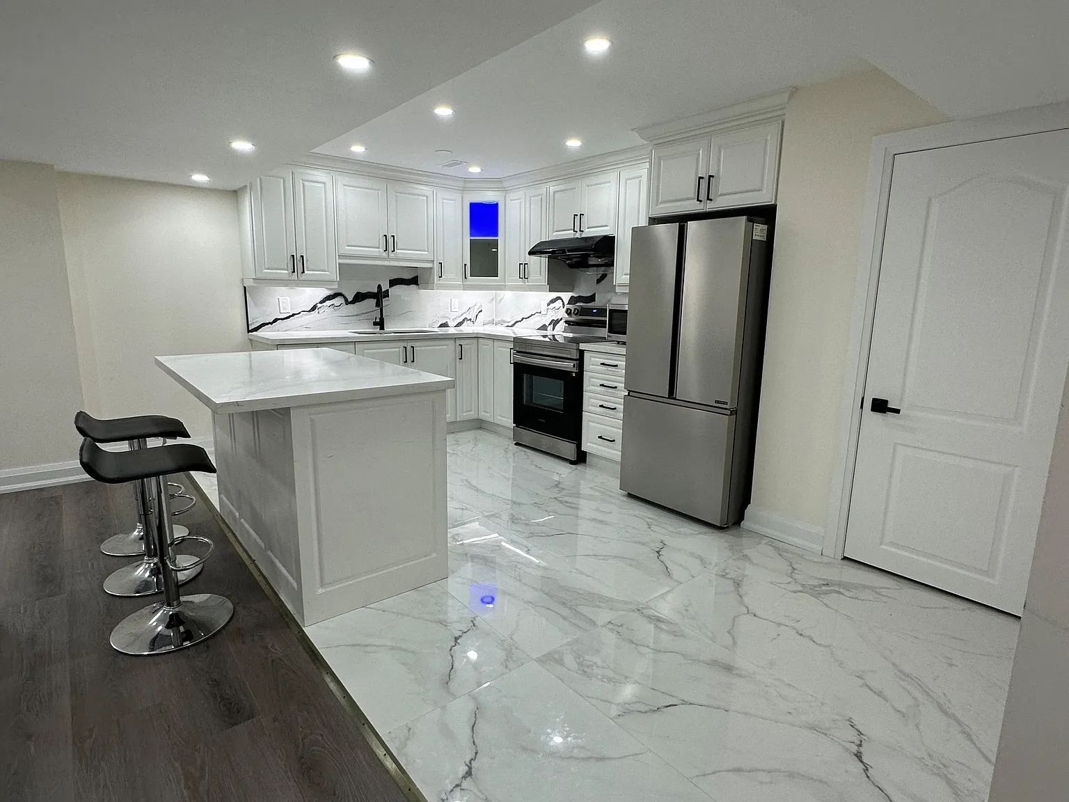 3 bed, $2,000 — Photo 3