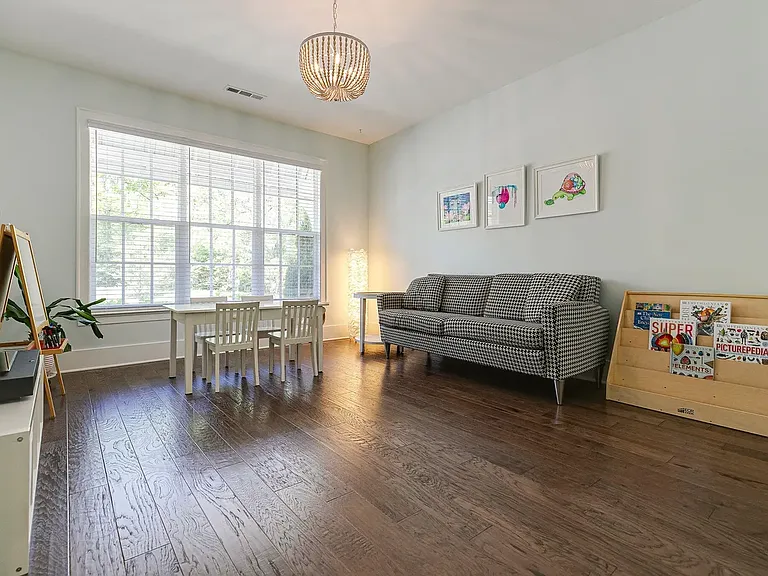 Play Room/Bedroom (First Floor)