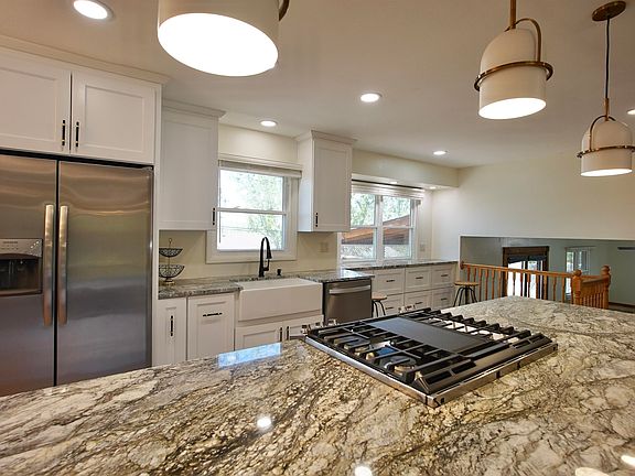 5th image of 1460 Manor Dr