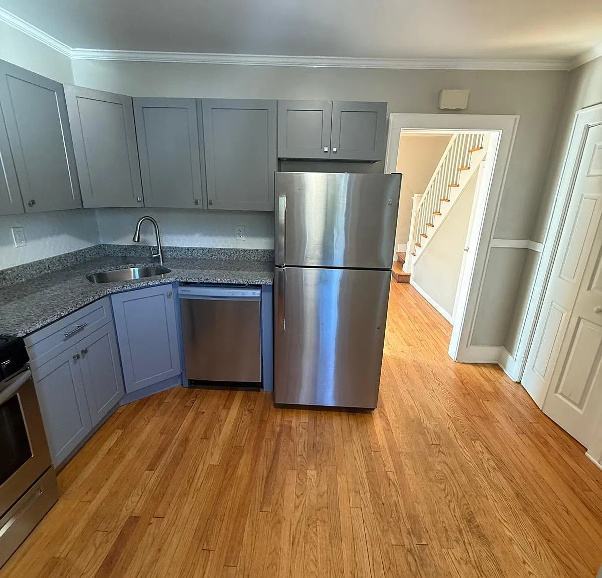 3 bed, 1900 sqft, $2,200 — Photo 2